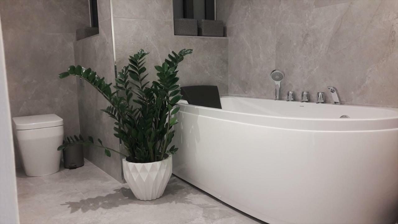 Duplex Maisonette With Heated P-Pool And Jacuzzi Saint Julian's Eksteriør billede