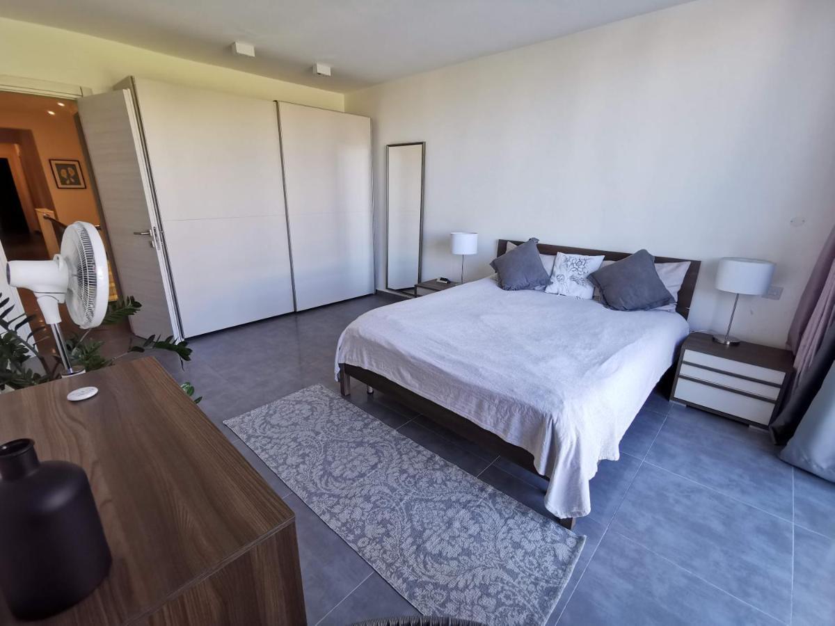 Duplex Maisonette With Heated P-Pool And Jacuzzi Saint Julian's Eksteriør billede